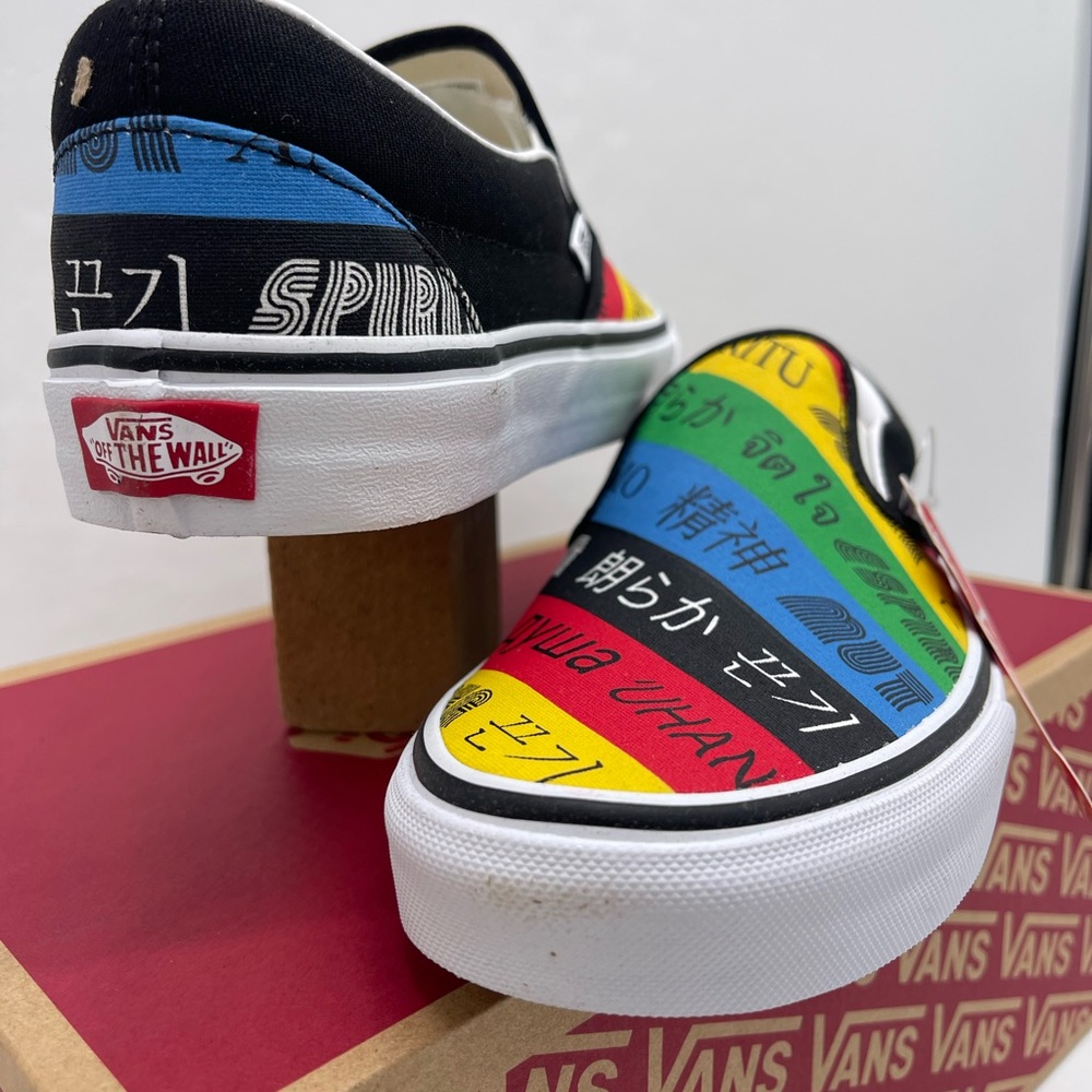 Vans WMNS Classic Slip-On (Vans Spirit)Multi/True White Sneakers 
VN0A4U38WK2 - Picture 12 of 16